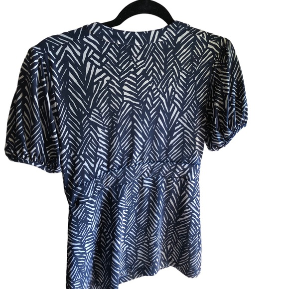 Merona Navy and White Print V-neck Blouse. Cap Sleeve. Size XS - Picture 2 of 7
